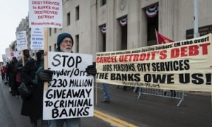 Protesters in Detroit point out that slashing pensions is a giveaway to the city and to the banks. Photo: James Fassinger.