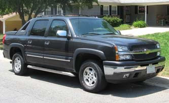 2003-06_chevrolet_avalanche_wbh The Chevy Avalanche gets between 11 and 20 miles per gallon.