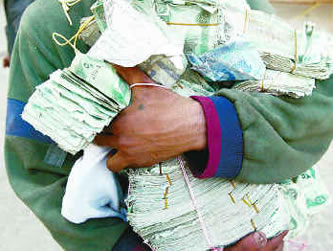 iraq-loot Iraqi carrying looted money from a Baghdad bank, April 2003. AP photo.