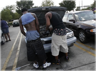 pants Kevin and Markus Deamus of Dallas, TX. In 2007, Deputy Mayor Pro Tem Dwaine Caraway sought to ban the low-hanging pants trend. Obama also opposes. Photo by Mei-Chun Jau/DMN.