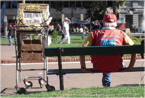 A man sells candy for 2 pesos in the Plaza de Mayo, the place where the construction Buenos Aires began. Photo by Dani Voirin. A man sells candy for 2 pesos in the Plaza de Mayo, the place where the construction Buenos Aires began. Photo by Dani Voirin.
