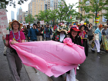 375+web_G20_raging_grannies