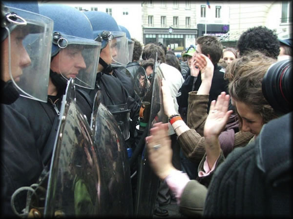 600+15_protest_drumming