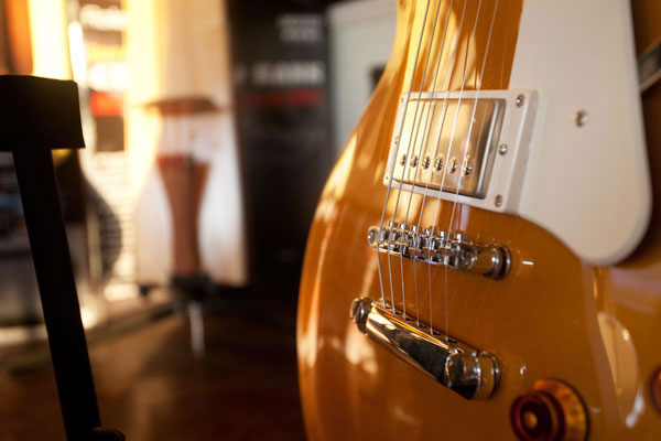 600+web-late-sun-guitar_0458