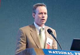 Mike Lofgren, Budget Analyst on Defense for the House Budget Committee, provides information on the 2005 Defense Appropriations Bill and its ramifications and allocation of funding. Photo courtesy of Global Security. Mike Lofgren, Budget Analyst on Defense for the House Budget Committee, provides information on the 2005 Defense Appropriations Bill and its ramifications and allocation of funding. Photo courtesy of Global Security.