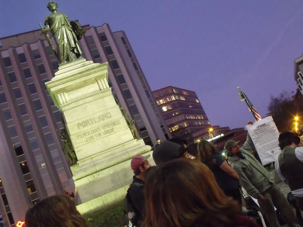 600+occupyPortland_MonumentManifesto_oct2011DSCF4580