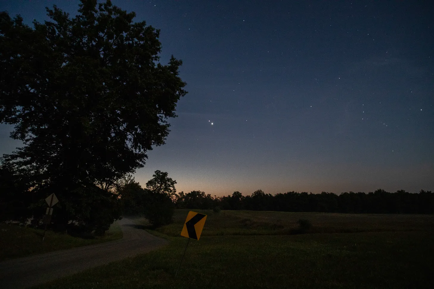 The planets Venus & Jupiter captured in the night sky as they made a conjunction on August 12, 2025
